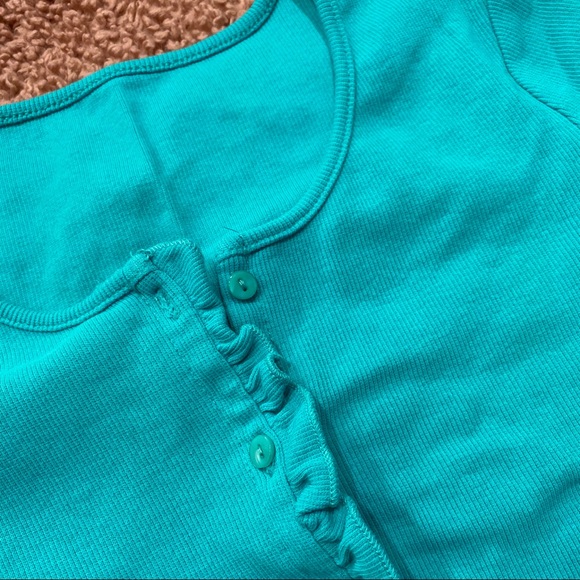 short sleeved button up crop top with ruffles - Picture 3 of 3